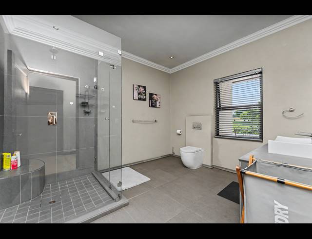 5 BEDROOM FREEHOLD FOR SALE IN BLUE VALLEY GOLF ESTATE